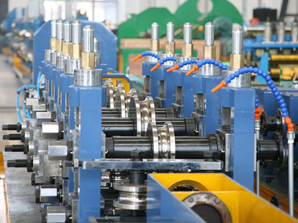 Forming, welding and sizing unit